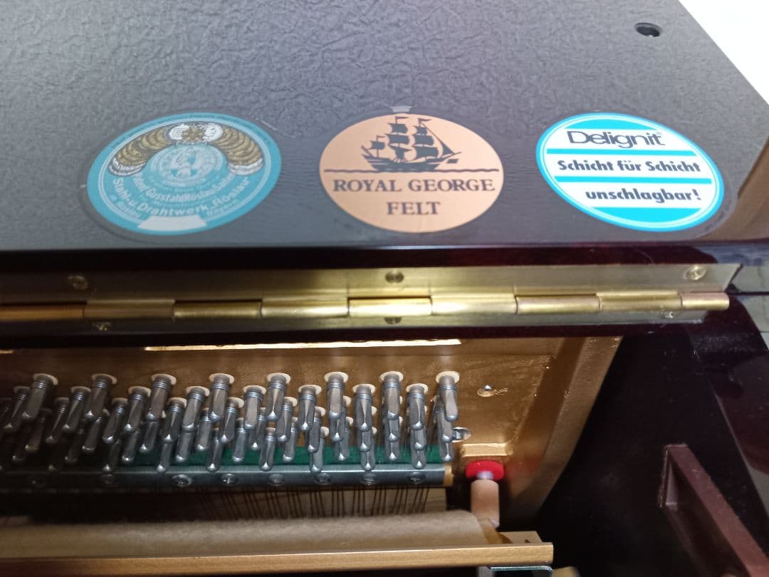 ワインバーグピアノ ベンチ付き