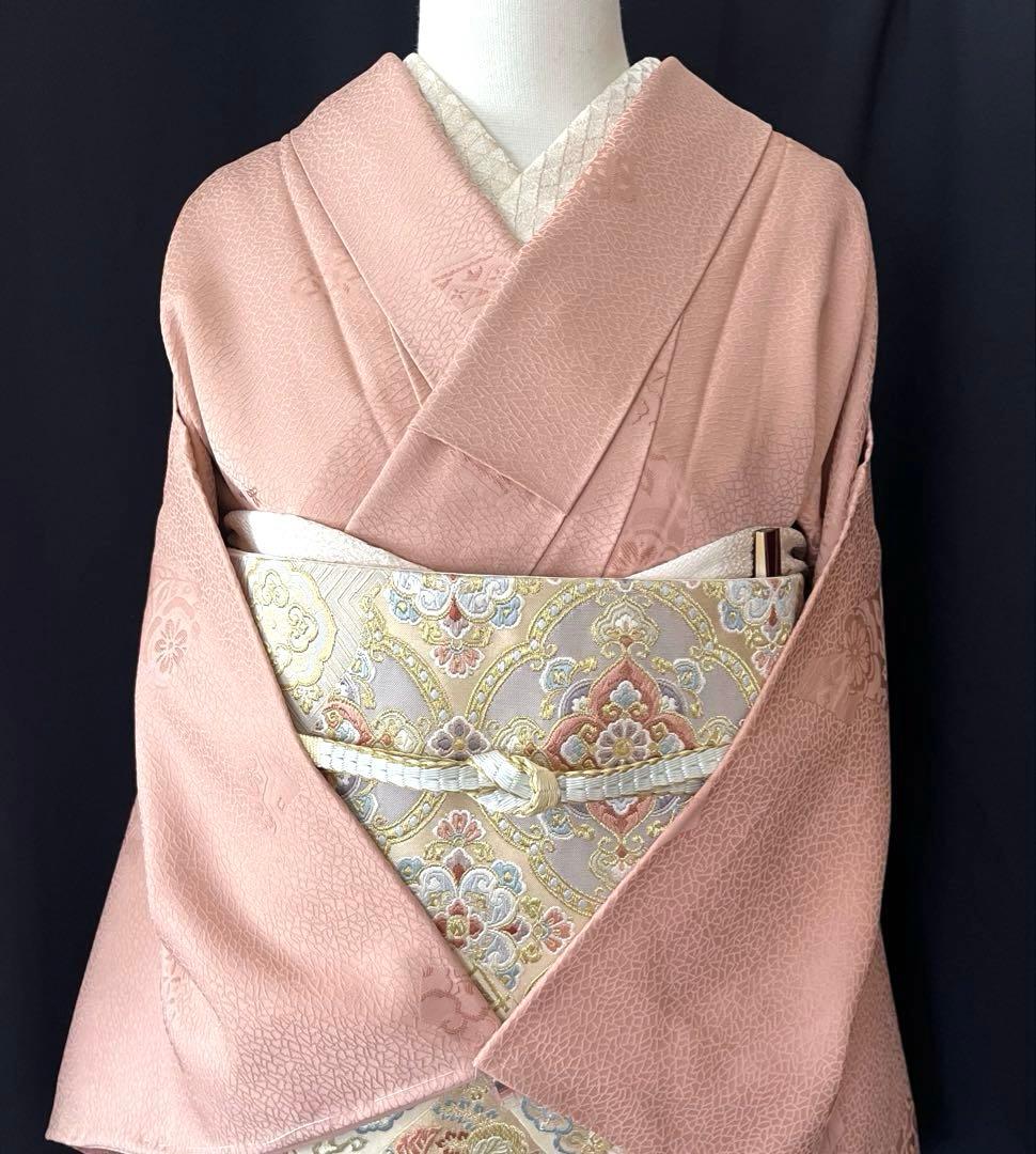 ★専用★【色無地】七宝と吉祥文の地紋意匠　　珊瑚色　名物裂花地紋　しつけ付き