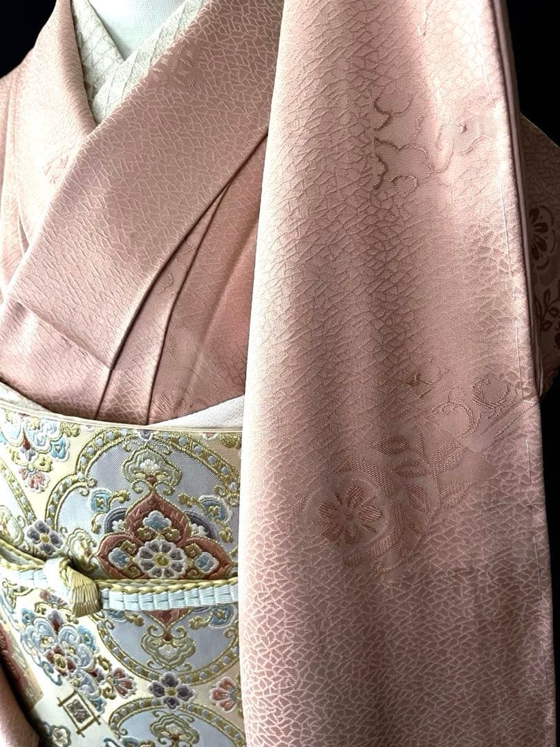 ★専用★【色無地】七宝と吉祥文の地紋意匠　　珊瑚色　名物裂花地紋　しつけ付き