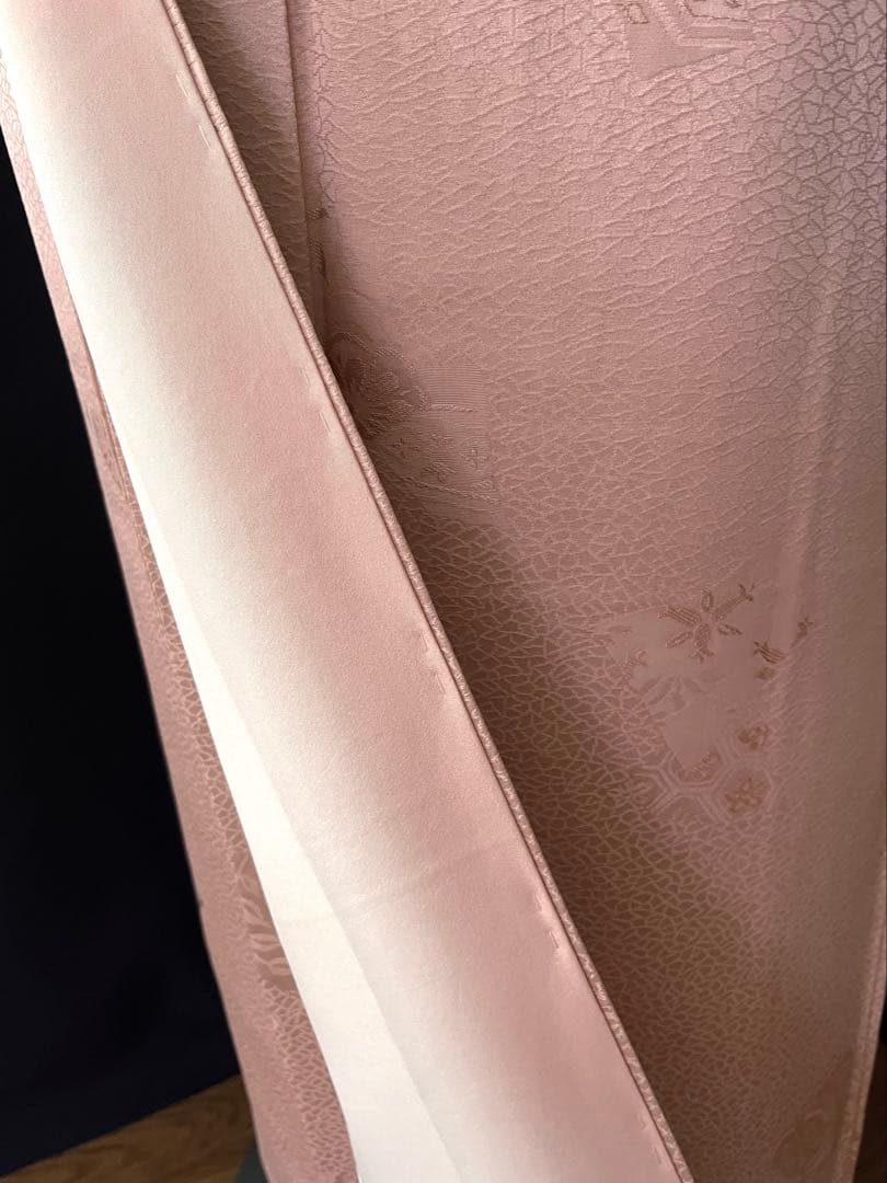 ★専用★【色無地】七宝と吉祥文の地紋意匠　　珊瑚色　名物裂花地紋　しつけ付き