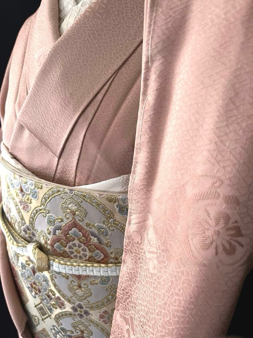 ★専用★【色無地】七宝と吉祥文の地紋意匠　　珊瑚色　名物裂花地紋　しつけ付き