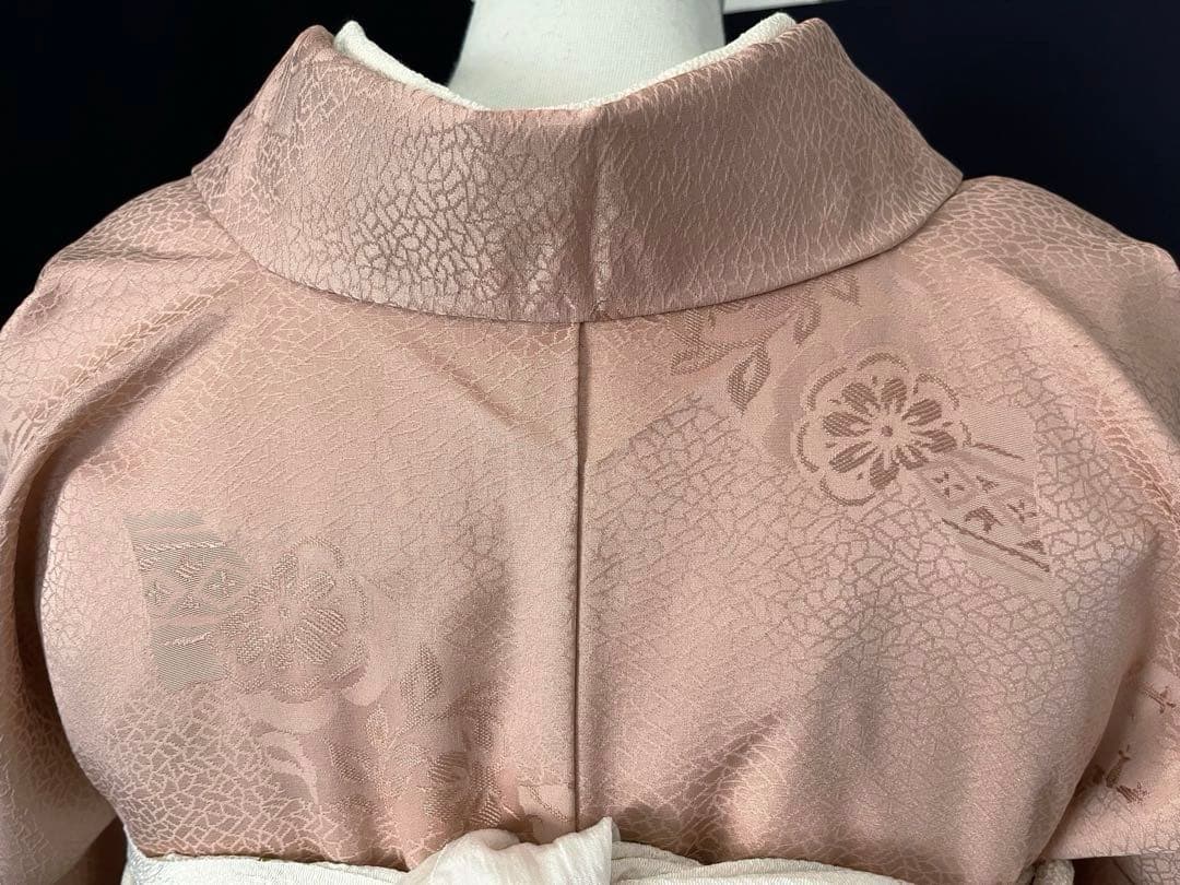 ★専用★【色無地】七宝と吉祥文の地紋意匠　　珊瑚色　名物裂花地紋　しつけ付き