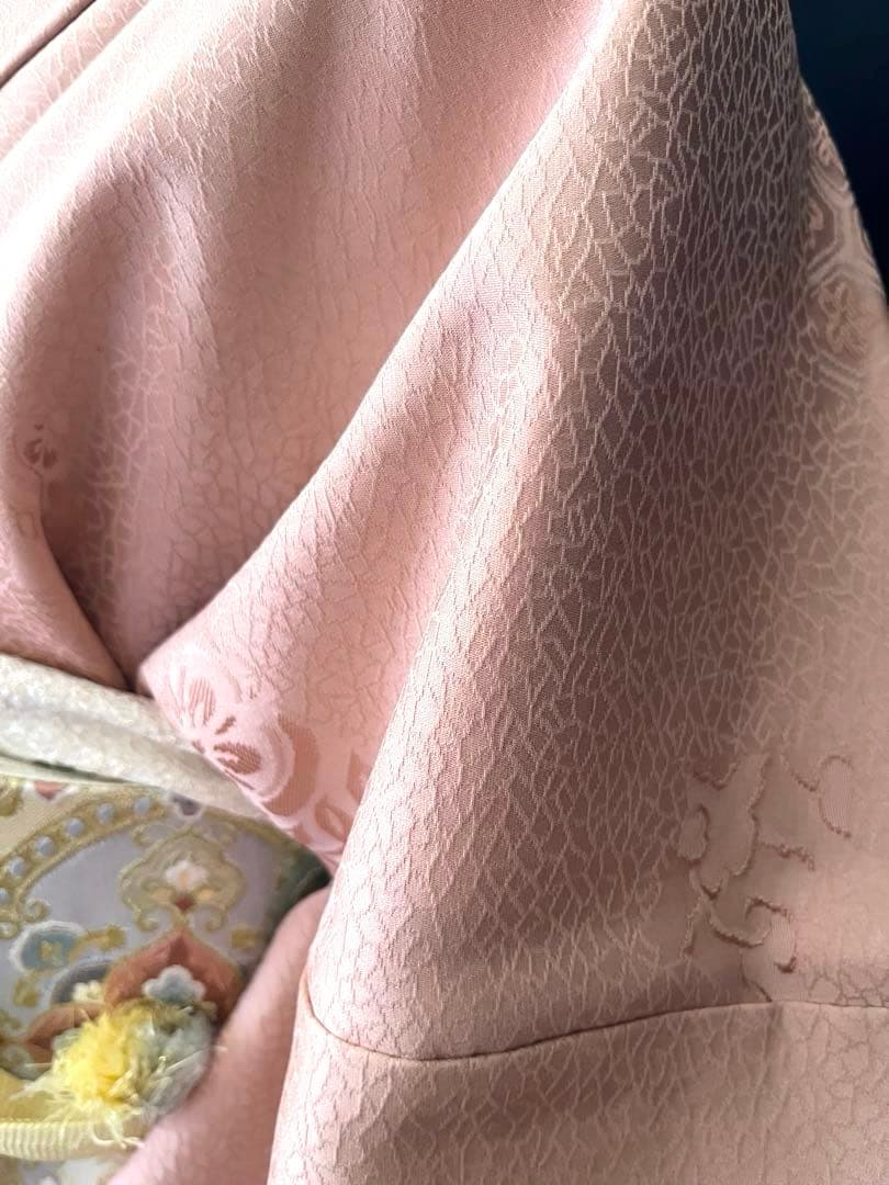 ★専用★【色無地】七宝と吉祥文の地紋意匠　　珊瑚色　名物裂花地紋　しつけ付き