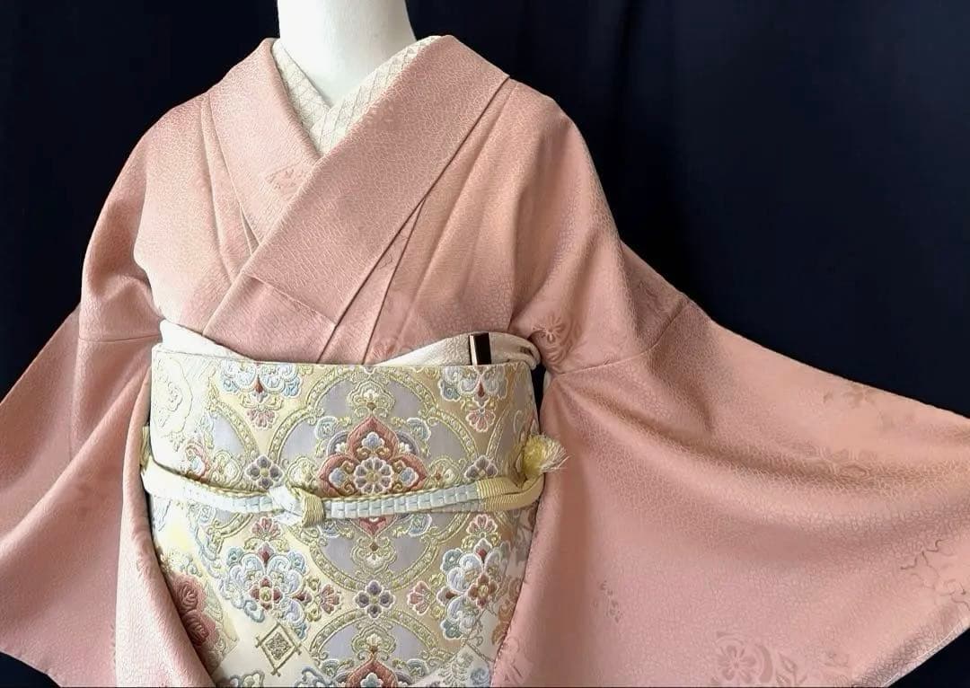 ★専用★【色無地】七宝と吉祥文の地紋意匠　　珊瑚色　名物裂花地紋　しつけ付き