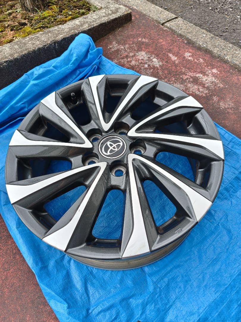 トヨタ 17インチ ホイール スポークデザイン