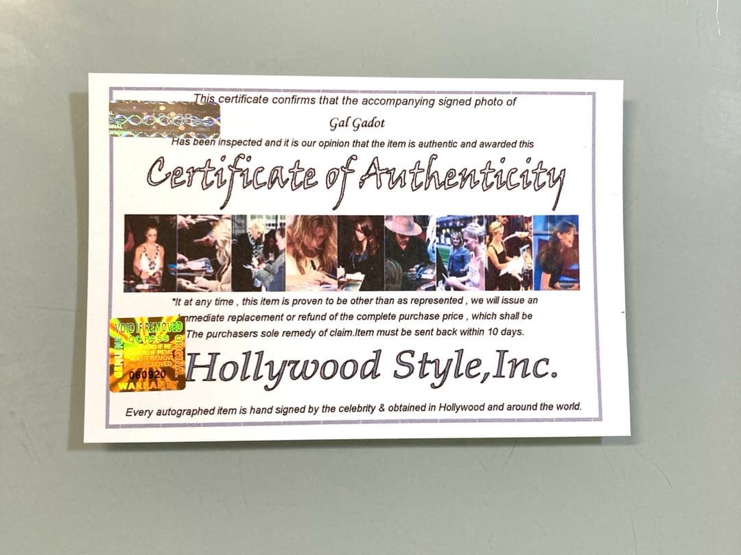 セール中…ガル・ガドット直筆サイン入り2Lサイズ写真…