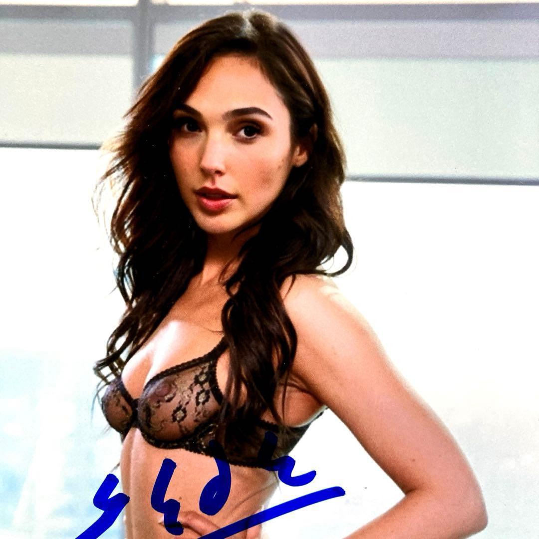 セール中…ガル・ガドット直筆サイン入り2Lサイズ写真…