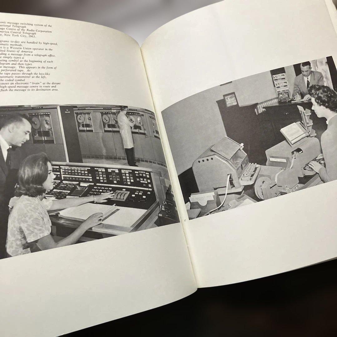 希少　大型本　From Semaphore to Satellite