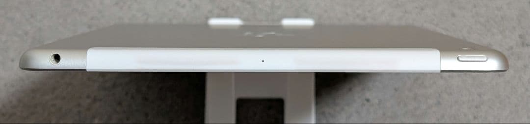 iPad第7世代 32GB シルバー Wi-Fi+Cellular