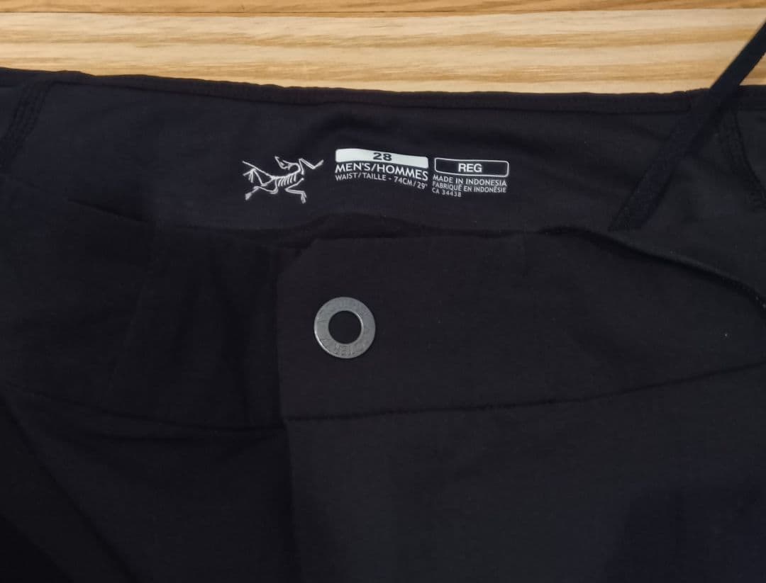 [美品]ARC'TERYX (アークテリクス)ブラック 28サイズ