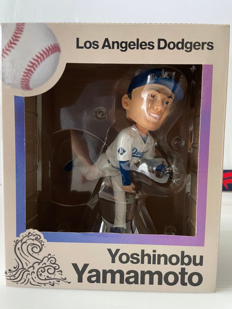 山本由伸ボブルヘッド&レプリカユニフォームセット