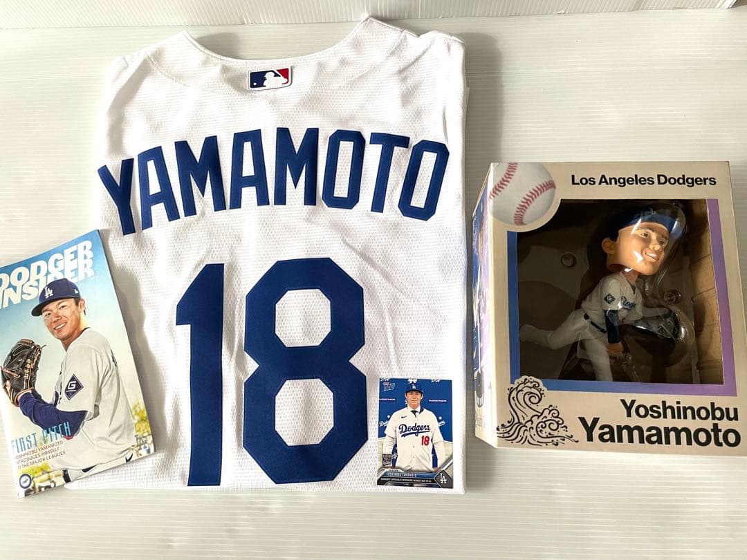 山本由伸ボブルヘッド&レプリカユニフォームセット