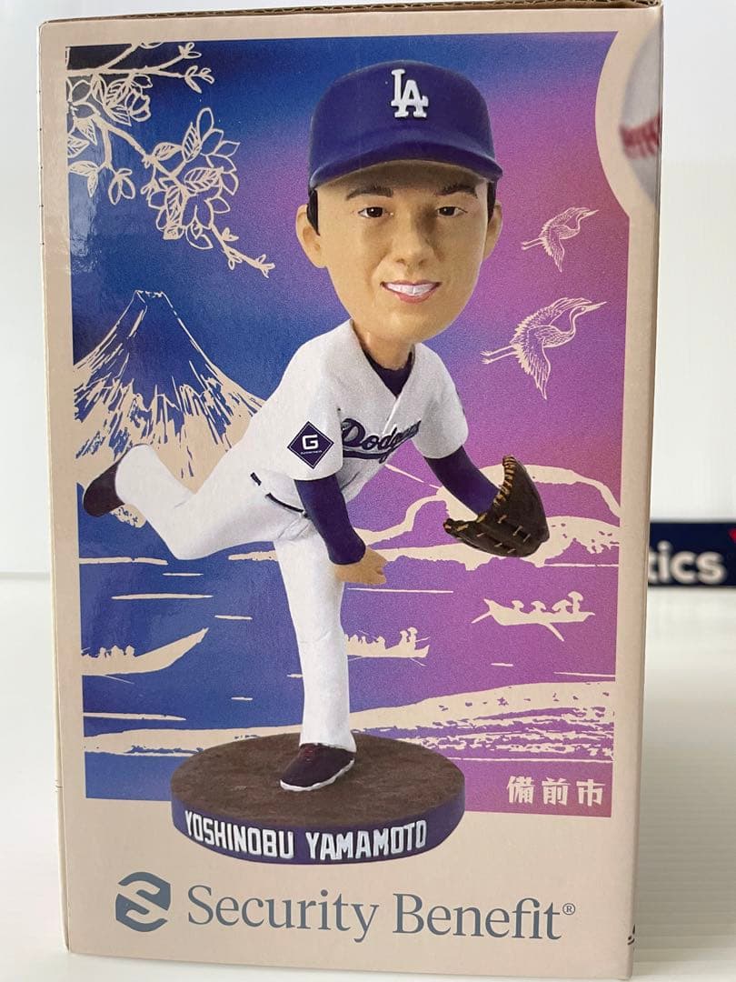 山本由伸ボブルヘッド&レプリカユニフォームセット