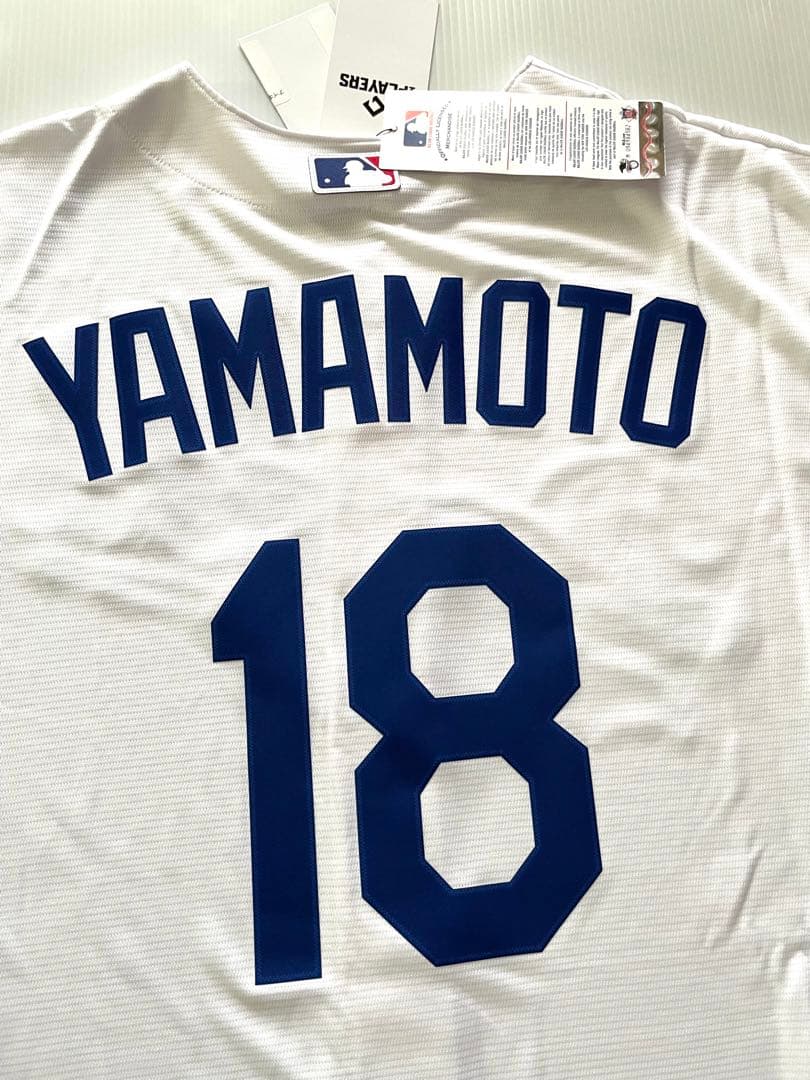 山本由伸ボブルヘッド&レプリカユニフォームセット