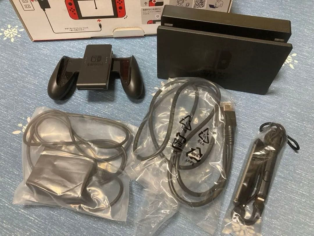 g*n様 Nintendo Switch 本体 （Joy-Conが違うジャンク品