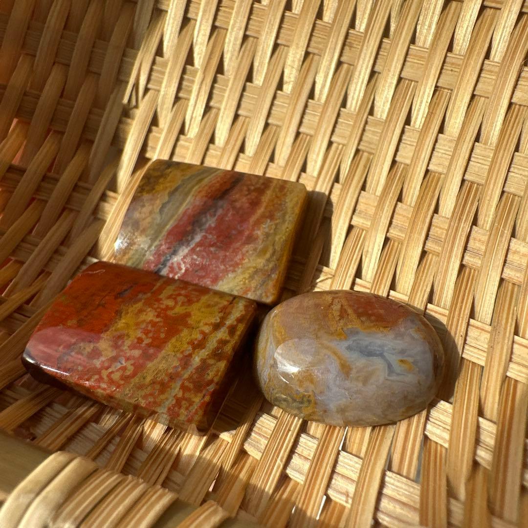 【ケイ様】津軽錦石　ルース　草入り瑪瑙　碧玉　サンダーエッグ　勾玉【おまけ付き】