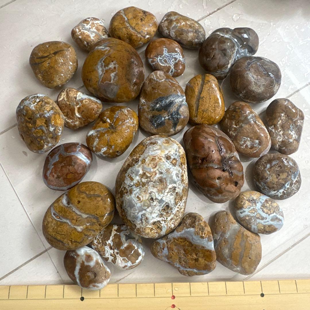 【ケイ様】津軽錦石　ルース　草入り瑪瑙　碧玉　サンダーエッグ　勾玉【おまけ付き】