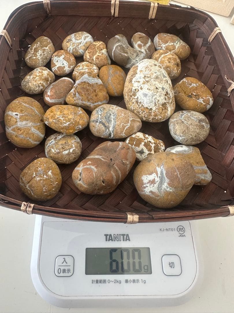 【ケイ様】津軽錦石　ルース　草入り瑪瑙　碧玉　サンダーエッグ　勾玉【おまけ付き】