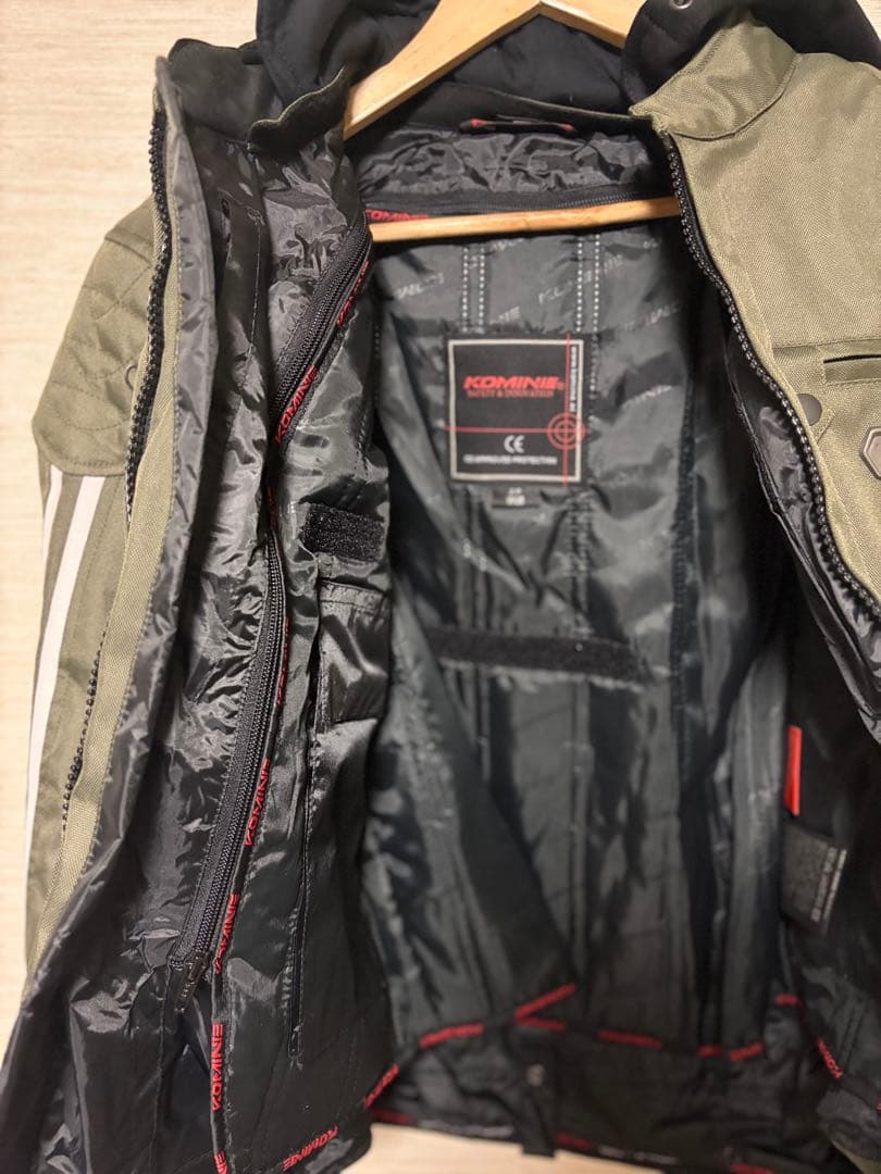 KOMINE フード付きオリーブグリーンバイクジャケット