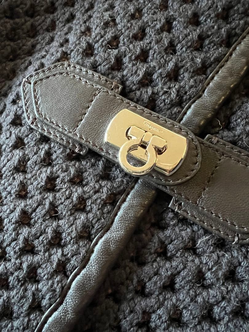 試着のみ　Salvatore Ferragamo ニットコート、フードポンチョ