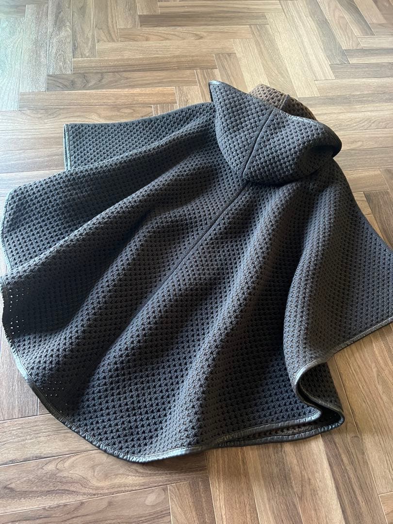 試着のみ　Salvatore Ferragamo ニットコート、フードポンチョ