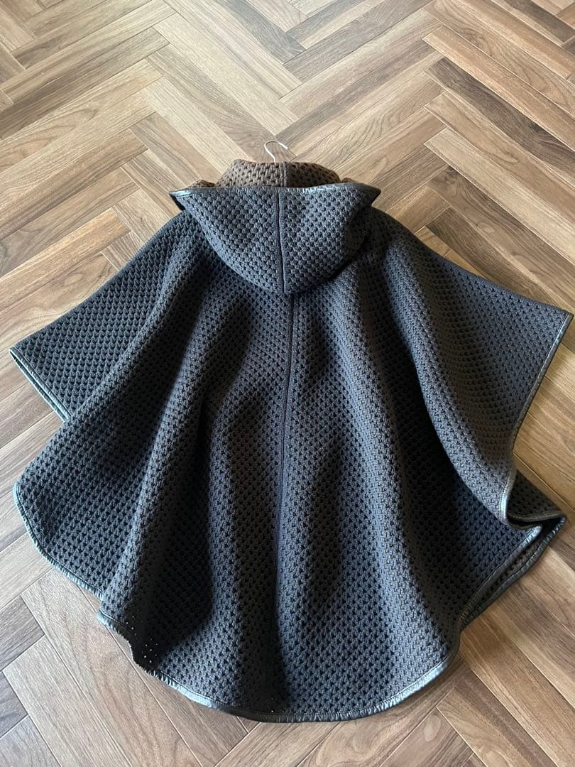 試着のみ　Salvatore Ferragamo ニットコート、フードポンチョ