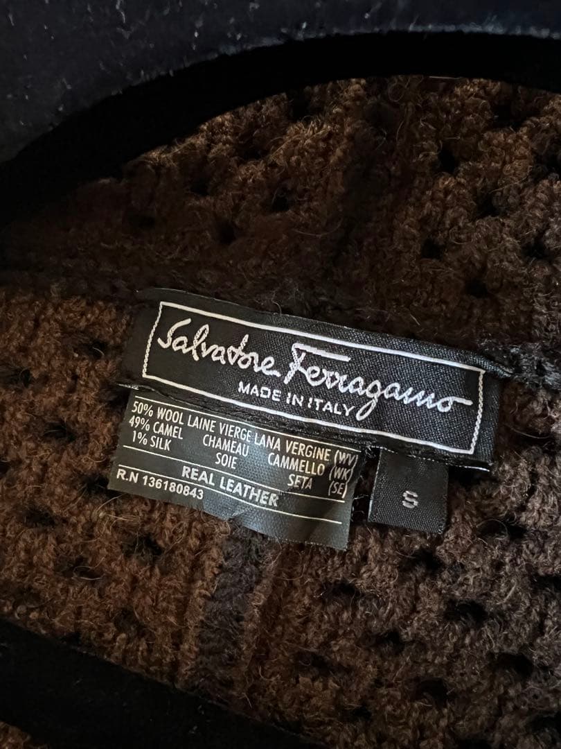 試着のみ　Salvatore Ferragamo ニットコート、フードポンチョ