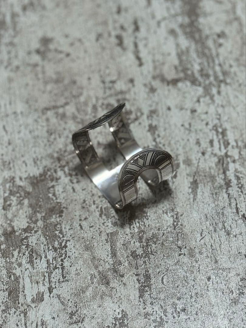 早い者勝ち！美品　トゥアレグ族 シルバー　Ｈ型バングル ブレスレット