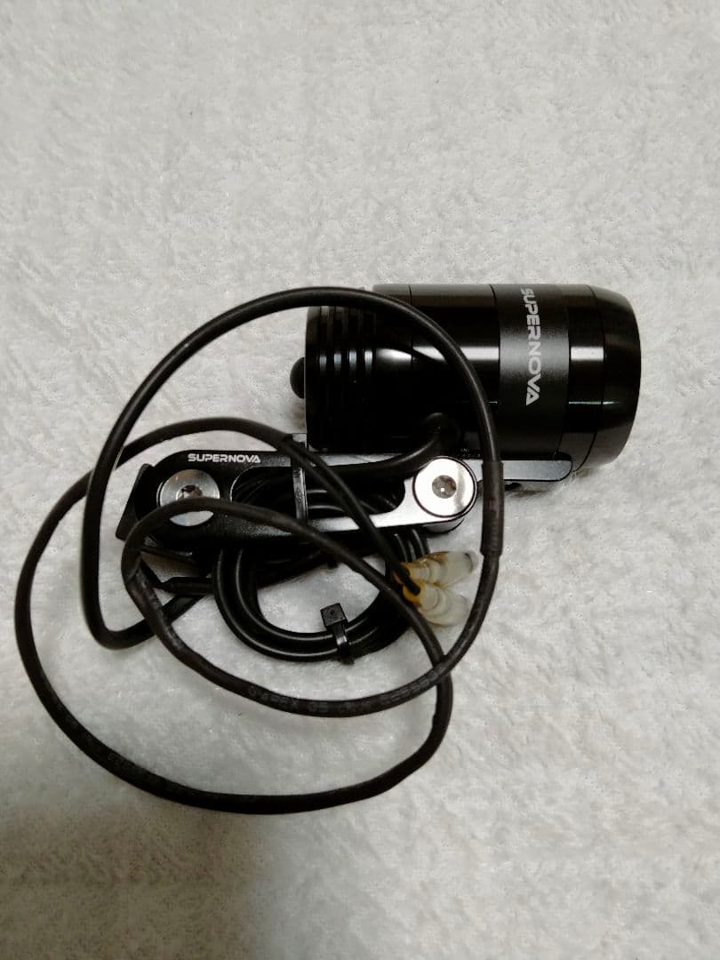 SUPER NOVA ハブダイナモライト　E3 TRIPLE2
