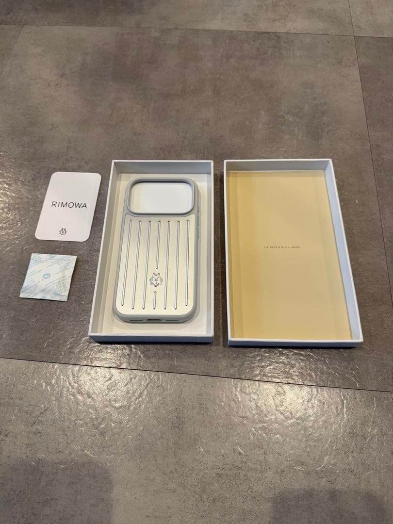 正規品リモワ RIMOWA iPhone17PRO用 アルミケース シルバー
