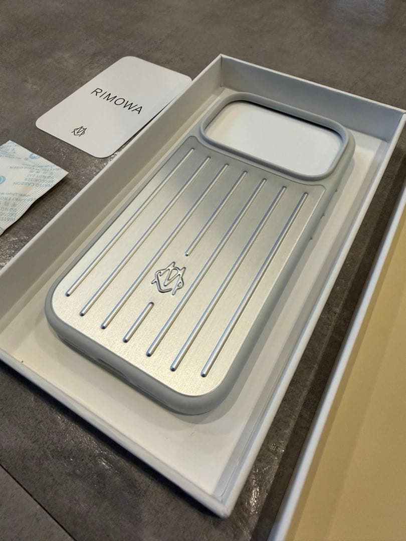 正規品リモワ RIMOWA iPhone17PRO用 アルミケース シルバー
