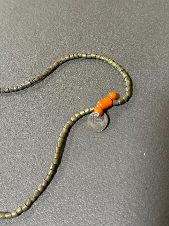 HENRY CUIRオリーブグリーンのビーズ ネックレスパズル