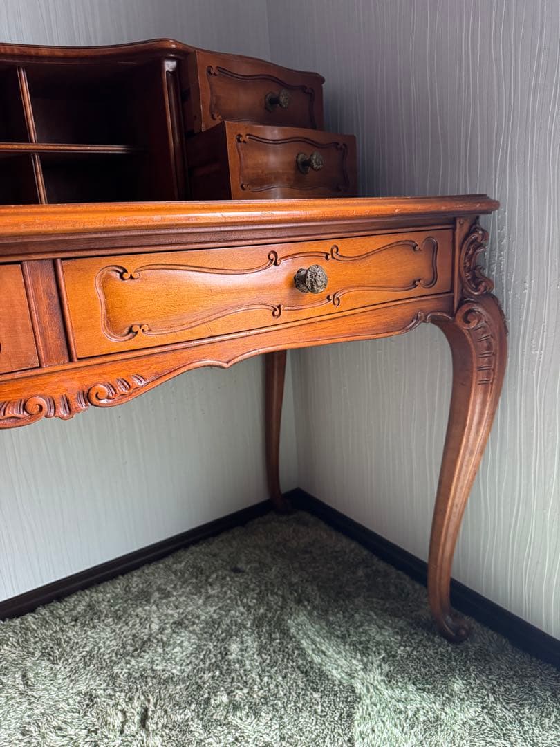 アンティーク　 クラシックデザイン 木製デスク