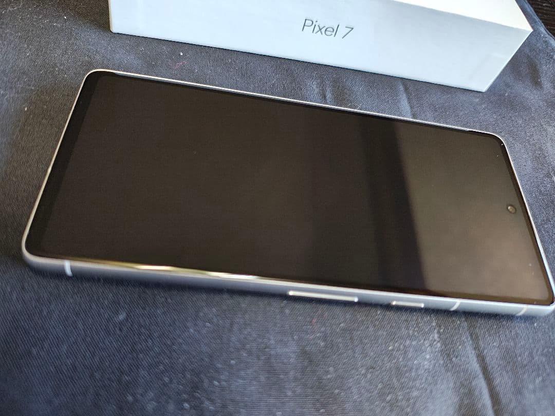 Pixel7　白　ホワイト 128ＧＢ　中古の美品　おまけのケース3個付き