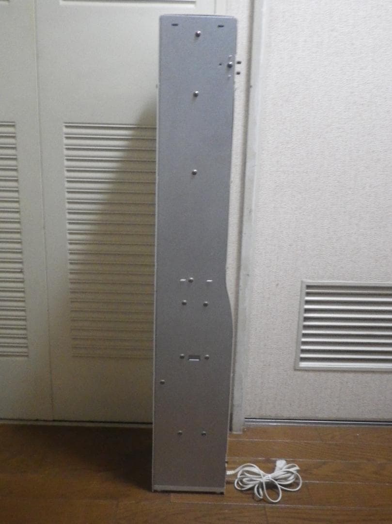 タワー型エアコン ホワイト　トイレ等用