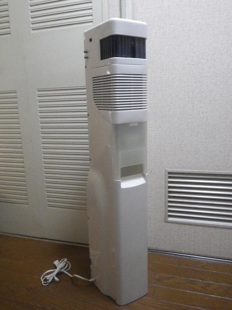 タワー型エアコン ホワイト　トイレ等用