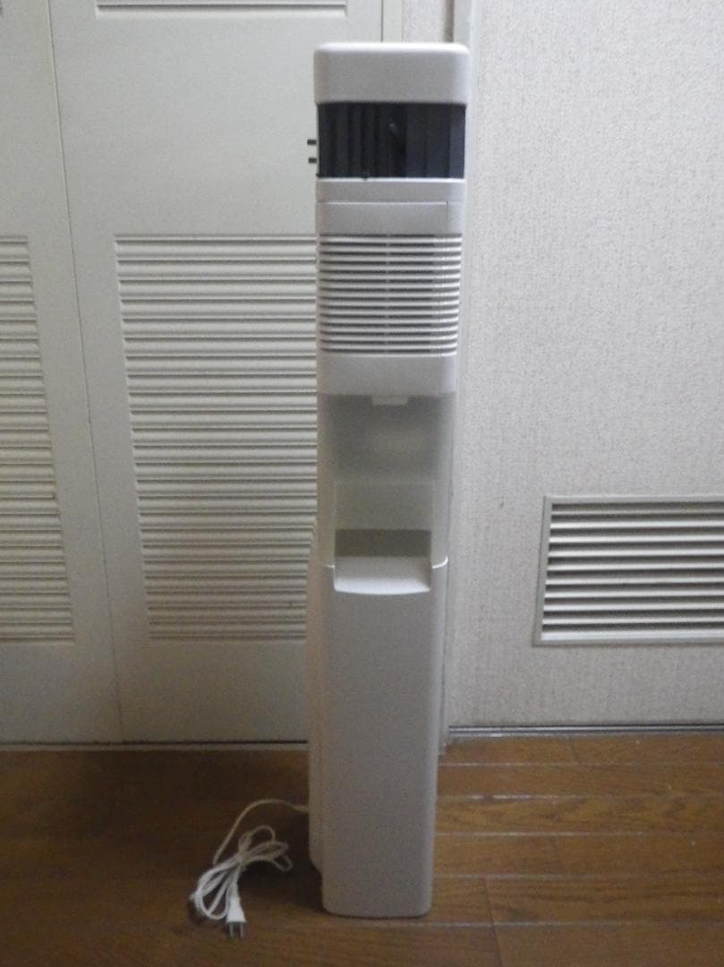 タワー型エアコン ホワイト　トイレ等用