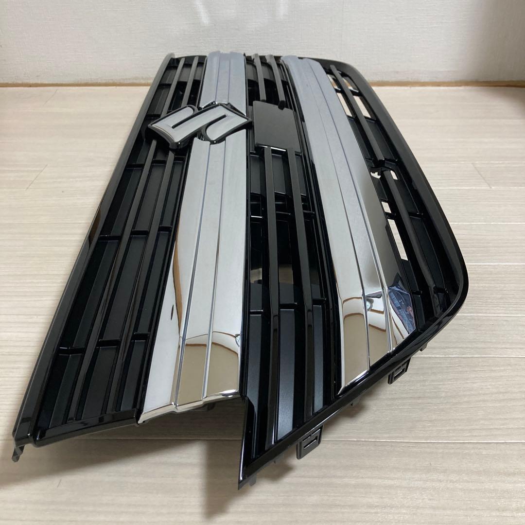 新型 スペーシア カスタム　純正フロントグリル　(新車外し)