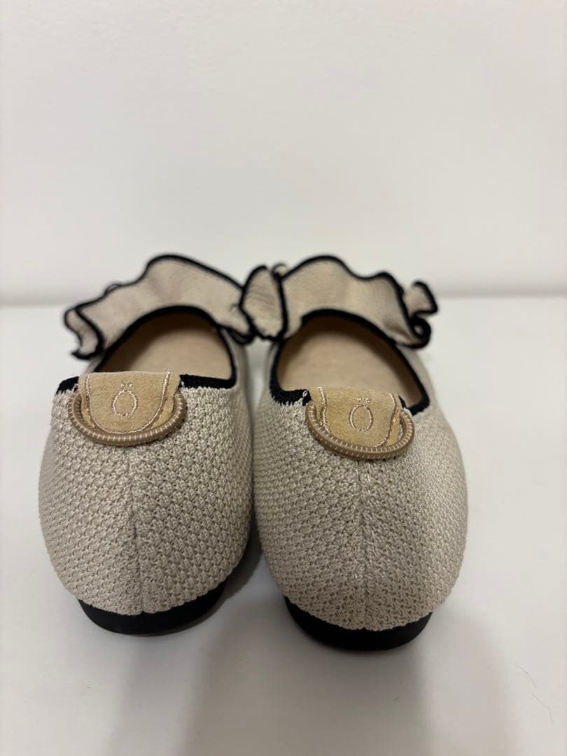 美品　38 Offen フリルパンプス　ベージュ　黒　フラットシューズ