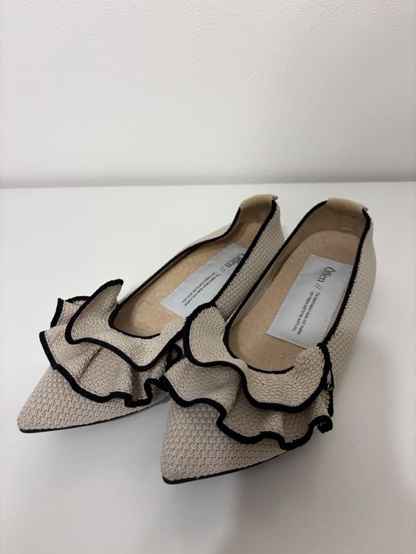 美品　38 Offen フリルパンプス　ベージュ　黒　フラットシューズ