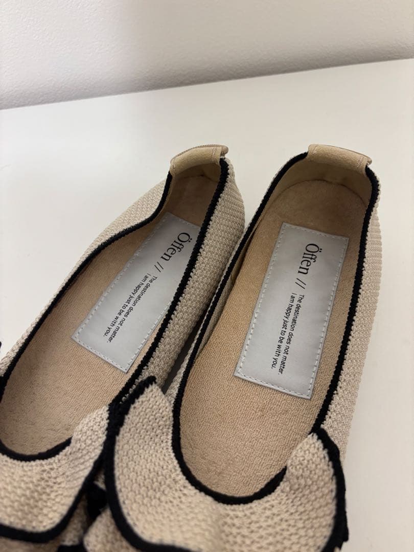 美品　38 Offen フリルパンプス　ベージュ　黒　フラットシューズ