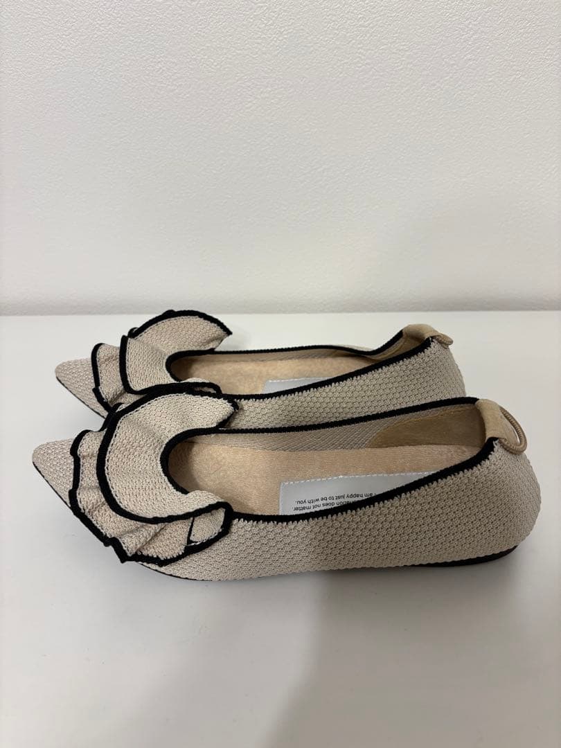 美品　38 Offen フリルパンプス　ベージュ　黒　フラットシューズ
