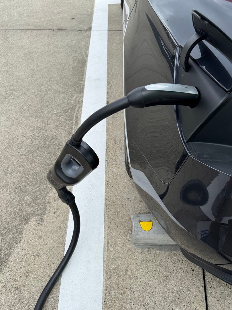 テスラ　日本　純正　CHAdeMO チャデモアダプター