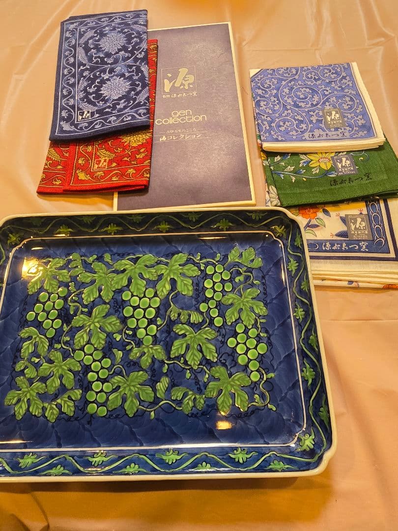 源右衛門窯　セット品　緑彩葡萄絵角皿、ハンカチ、テーブルセンター、