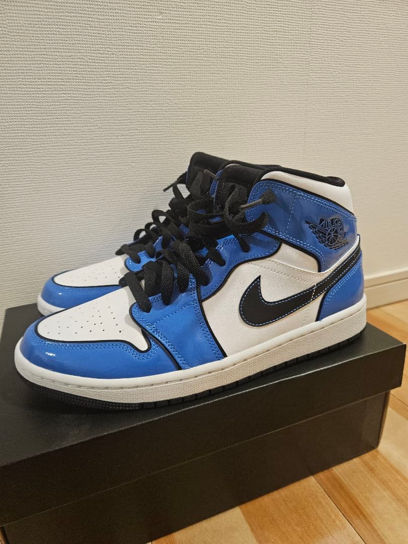 新品ナイキ エアジョーダン1 mid スニーカー 27cm シグナルブルー