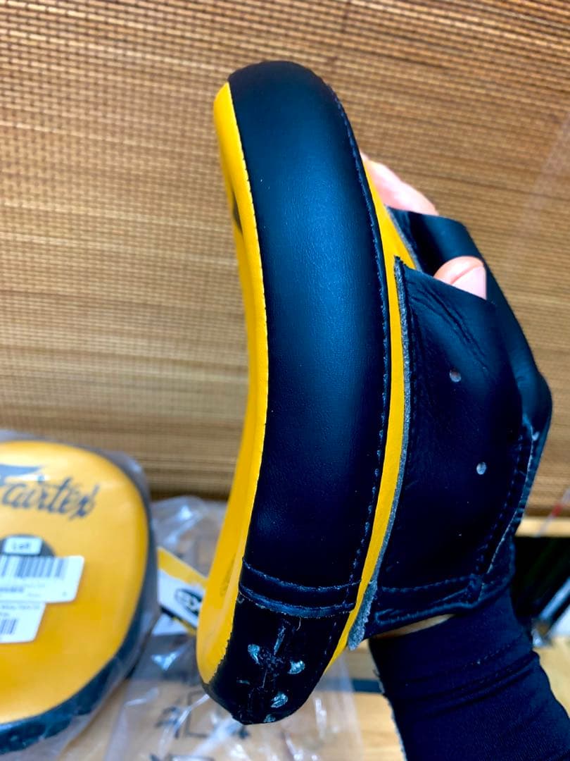 新品 未使用 軽量 小ぶり フェアテックス パンチングミット フォーカスミット
