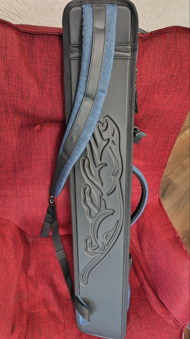 ビリヤード キューケース プレデター　Urbain 2×4 ソフト　ブルー　中古