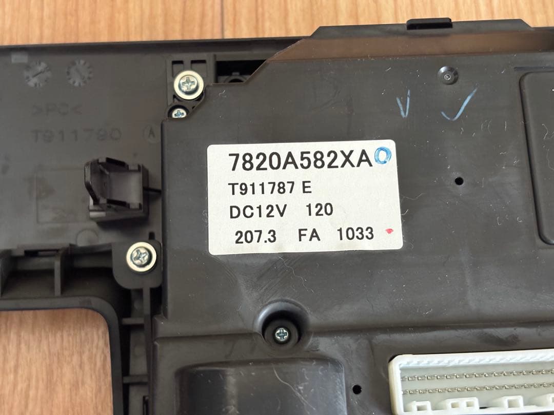 B11W eKワゴン　エアコンパネル 7820A582