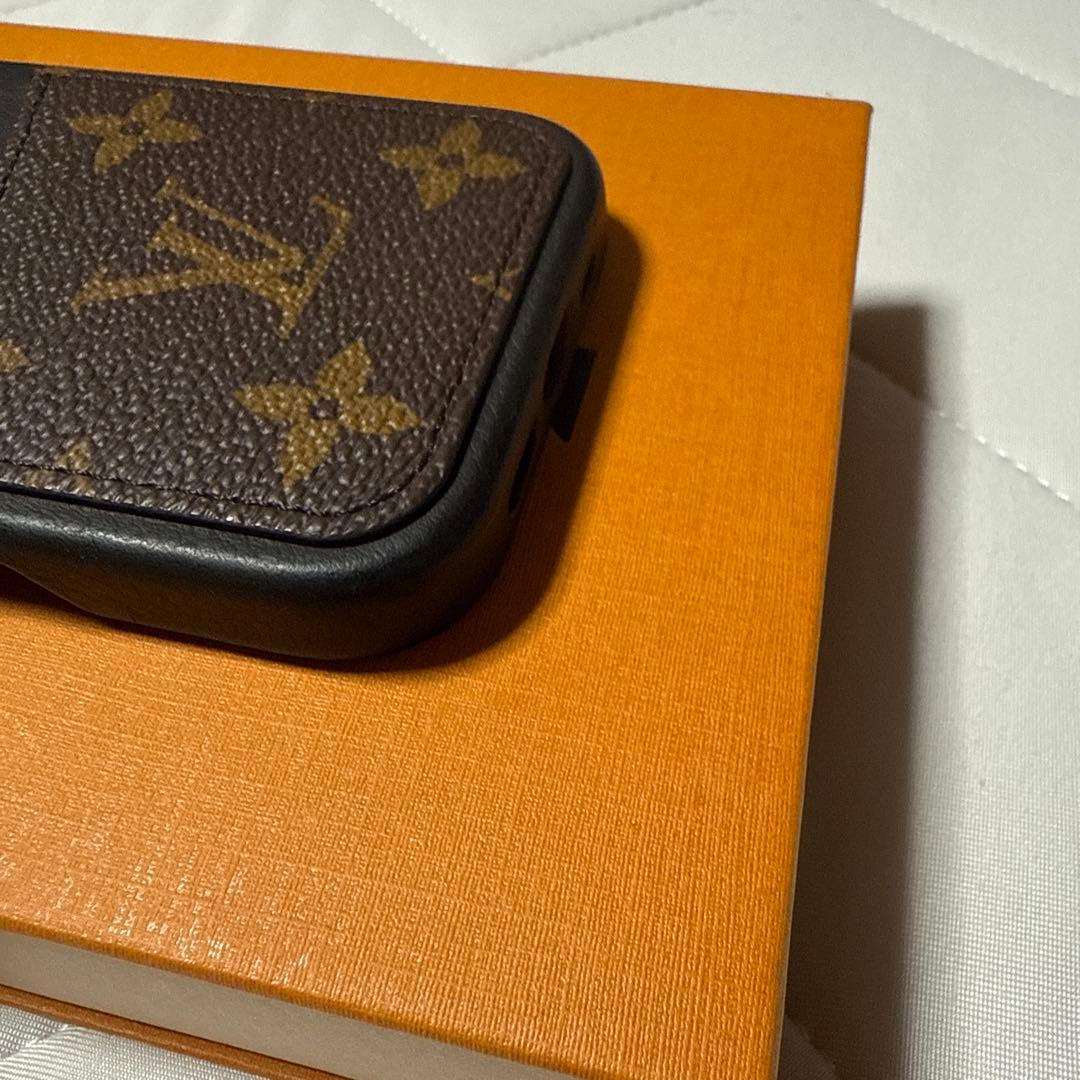 LOUIS VUITTON iPhone16pro用バンパー　M12551