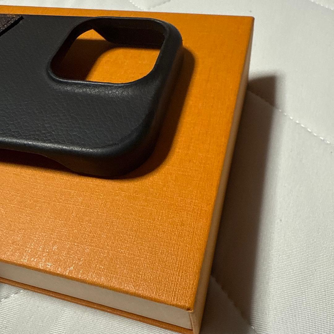 LOUIS VUITTON iPhone16pro用バンパー　M12551
